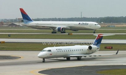 American Airlines Q2 profits rise on record revenues 