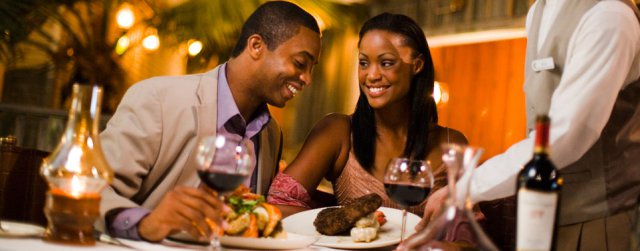 couple-dining