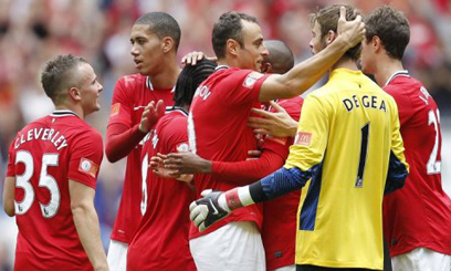 Van Persie denies he hates Moyes
