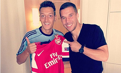 Former squad shocked by Ozil switch
