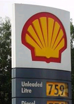 Oil demand set to ease, high prices turn on stockpiling
