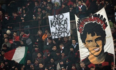 Fans plead with Kaka to stay