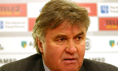 Chelsea appoint Hiddink