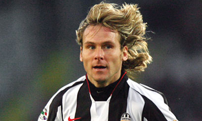 Nedved announces retirement