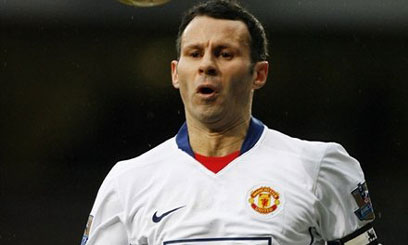 Giggs signs new one year contract
