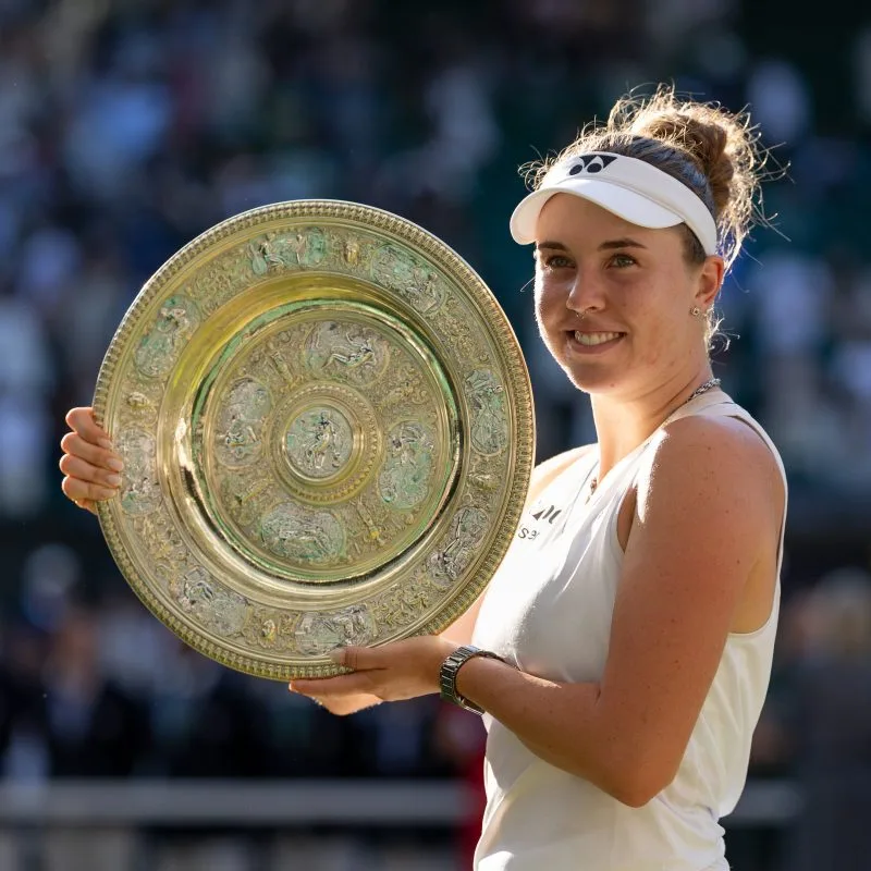 Noskova holds off extraordinary Muchova fightback to win Wimbledon