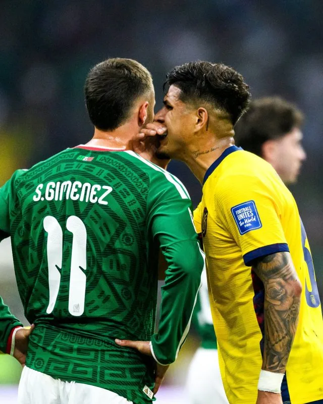 Hincapie becomes second player sent off for covering mouth