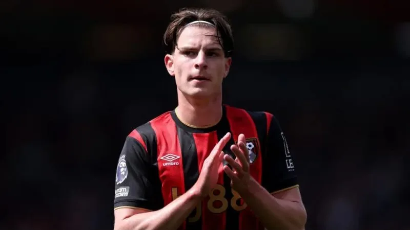 Midfielder Scott Rejects Bournemouth New Contract
