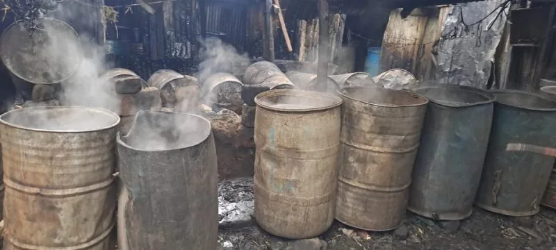 Two Arrested, 220 Litres of Chang’aa Seized in Kibra Crackdown