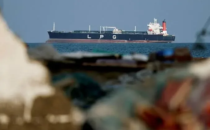 US insists Strait of Hormuz is open as it exchanges strikes with Iran