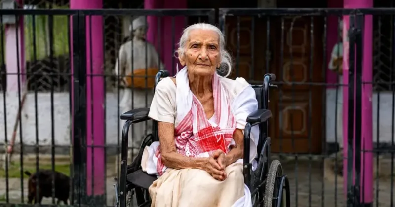 How a 97-year-old escaped deadly Indian floods on a banana log raft