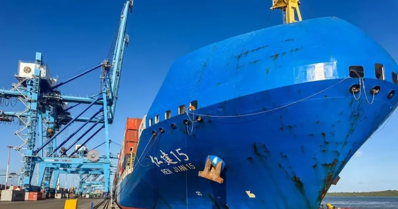 Chinese-flagged MV REN JIAN 15 docks in Mombasa with 3,710 containers for Kenya, East Africa