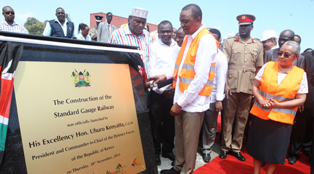 President Kenyatta inspects trial section of the Standard Gauge Railway