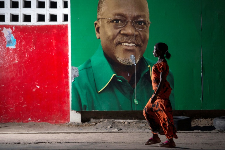 Tanzania suspends leading newspaper over currency report