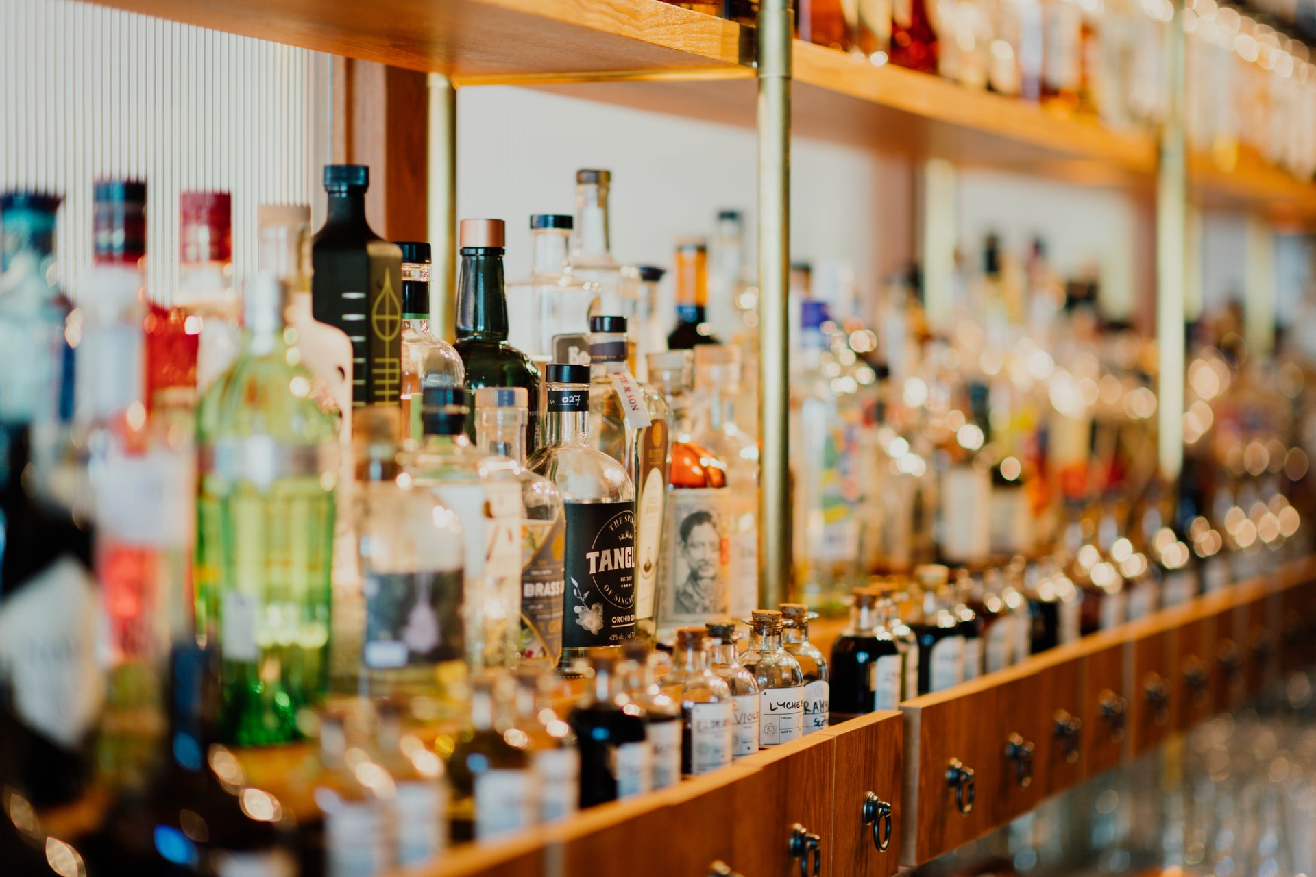 Govt to raise legal drinking age to 21 in new policy