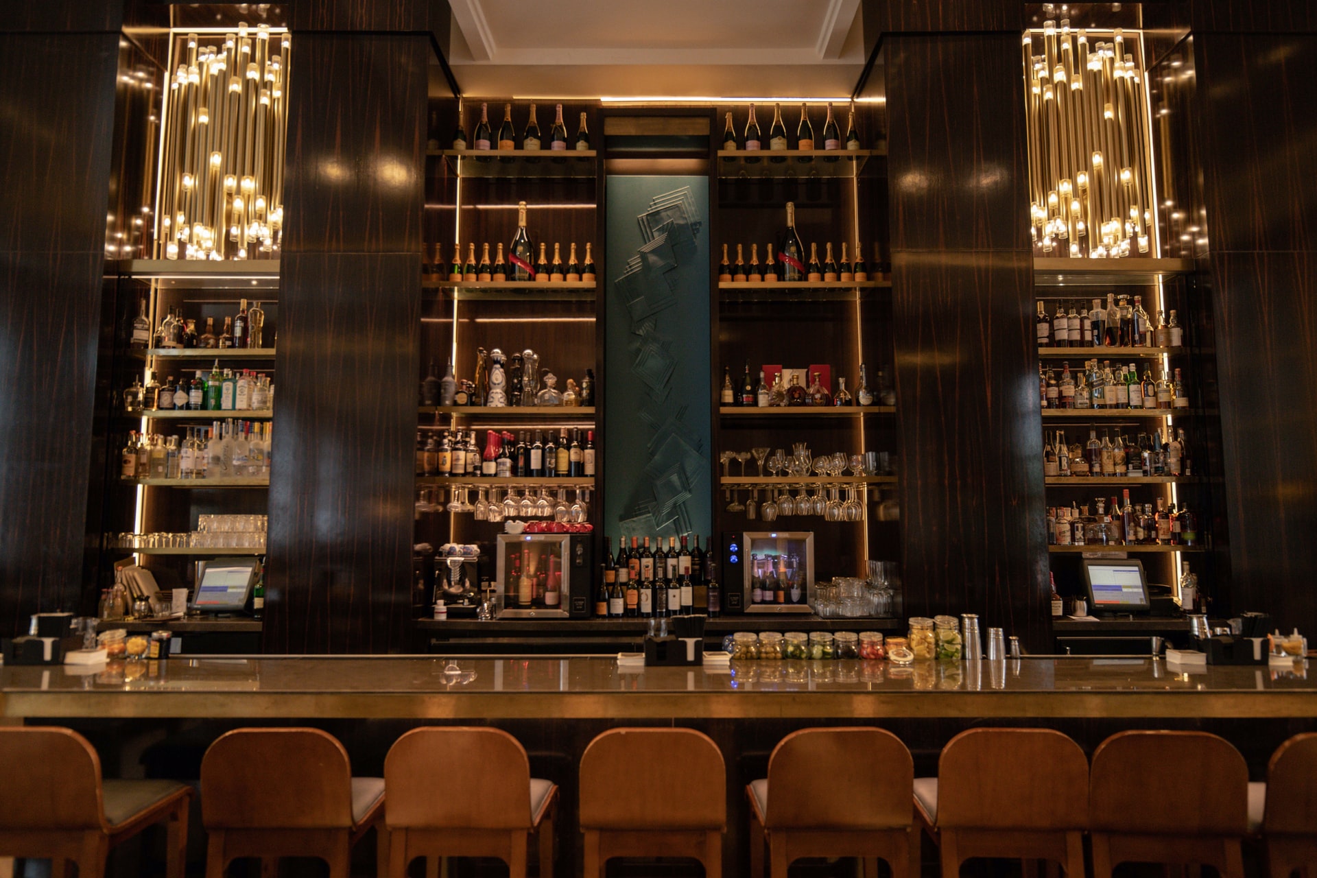 Bar Owners Ask Govt to Extend Operating Hours 