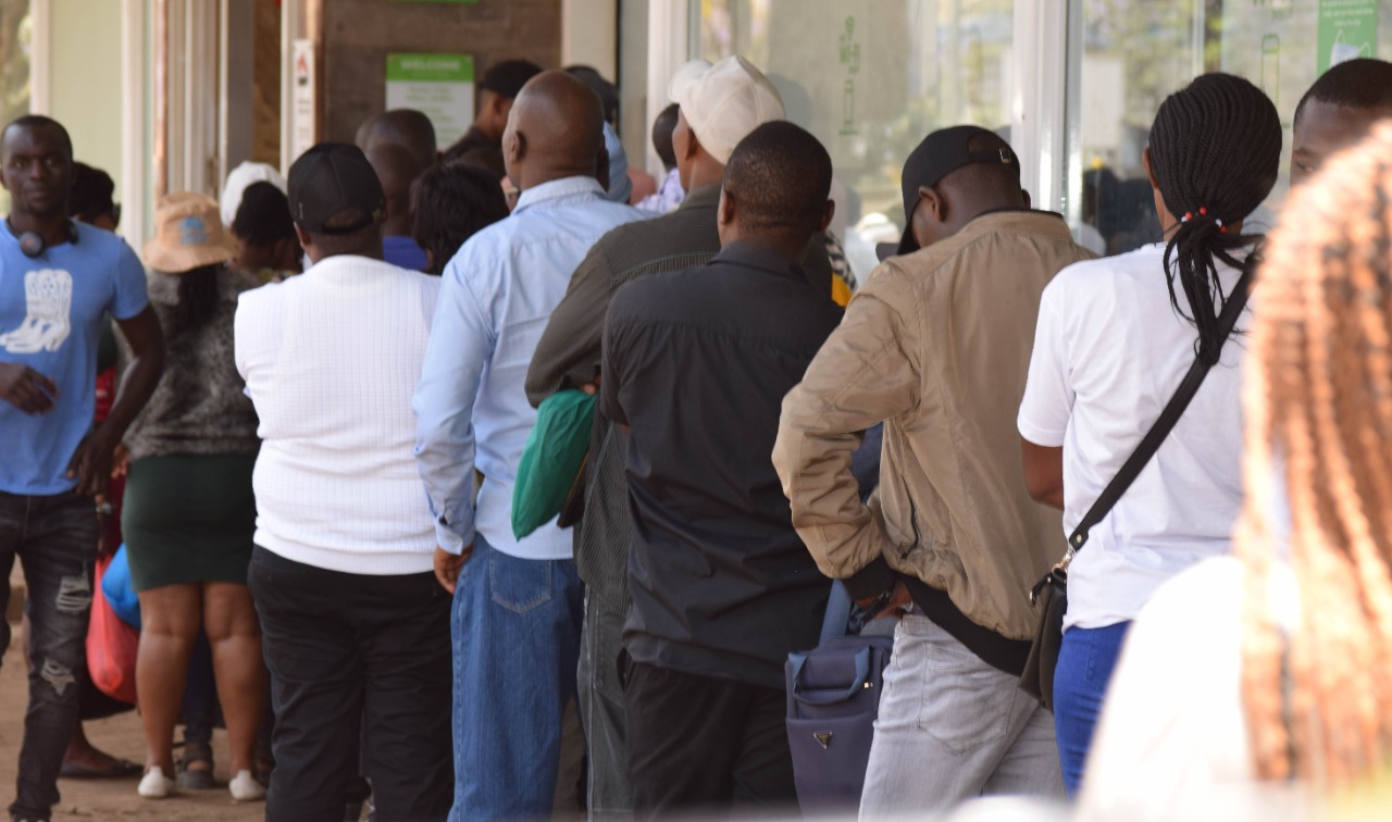 Kenyans in last minute rush to register SIM cards ahead of CA deadline