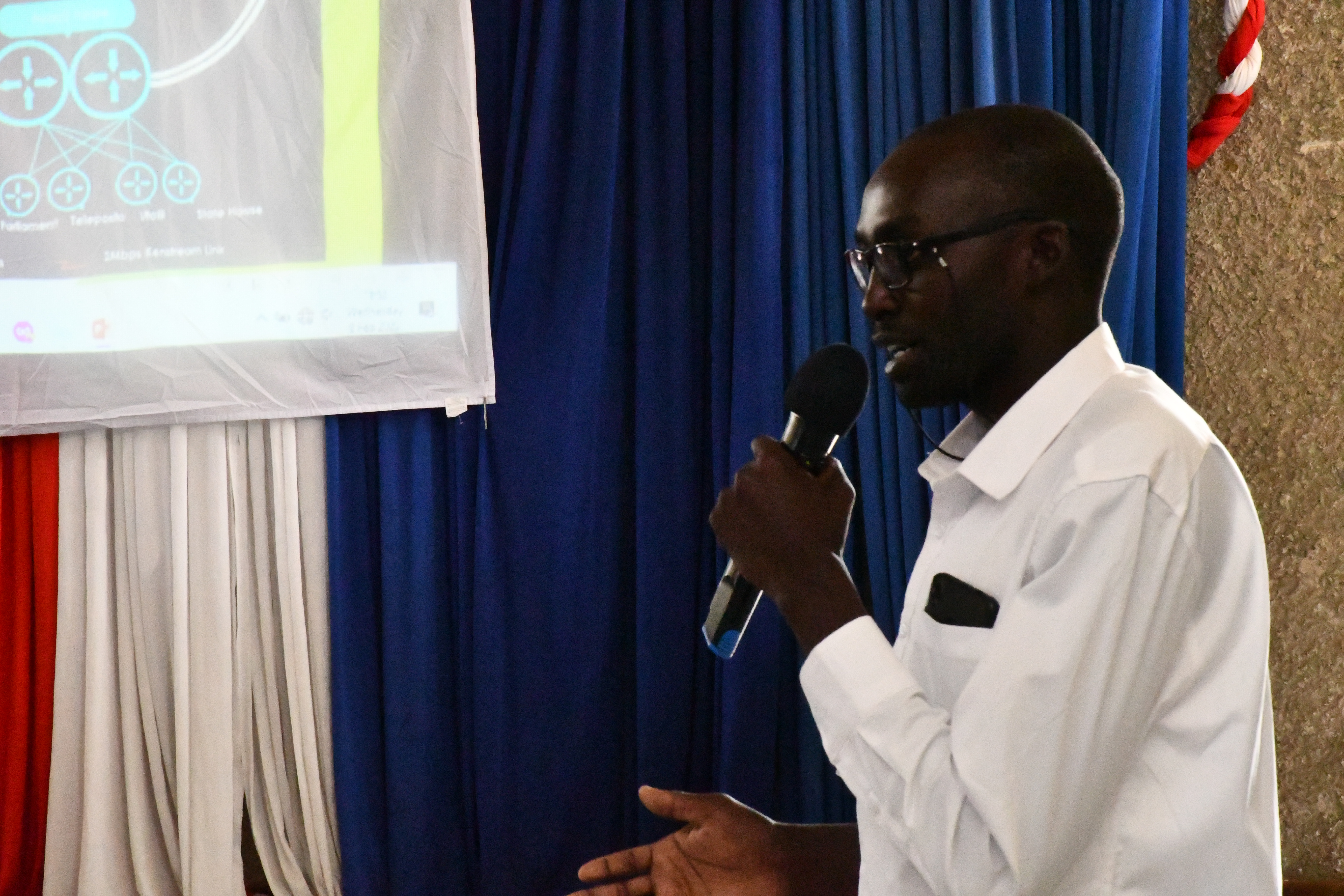 YouTube, Facebook derailing government service delivery