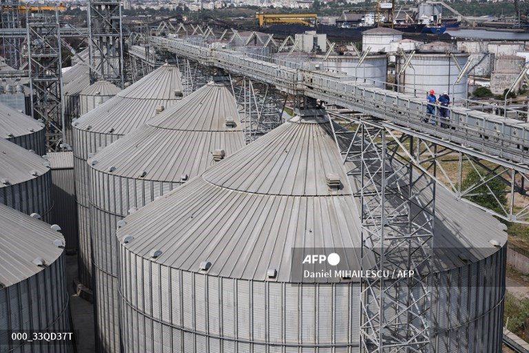 Grain silos ablaze in western French port