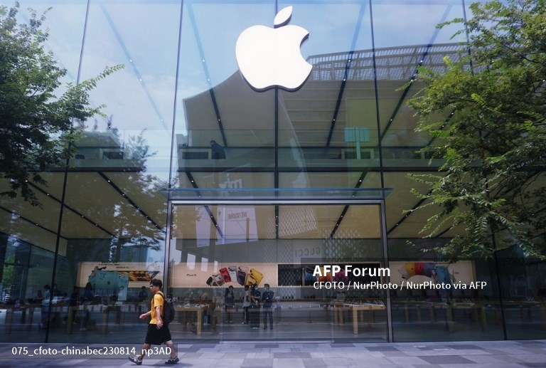 Apple fans celebrate 30 years of tech giant in China