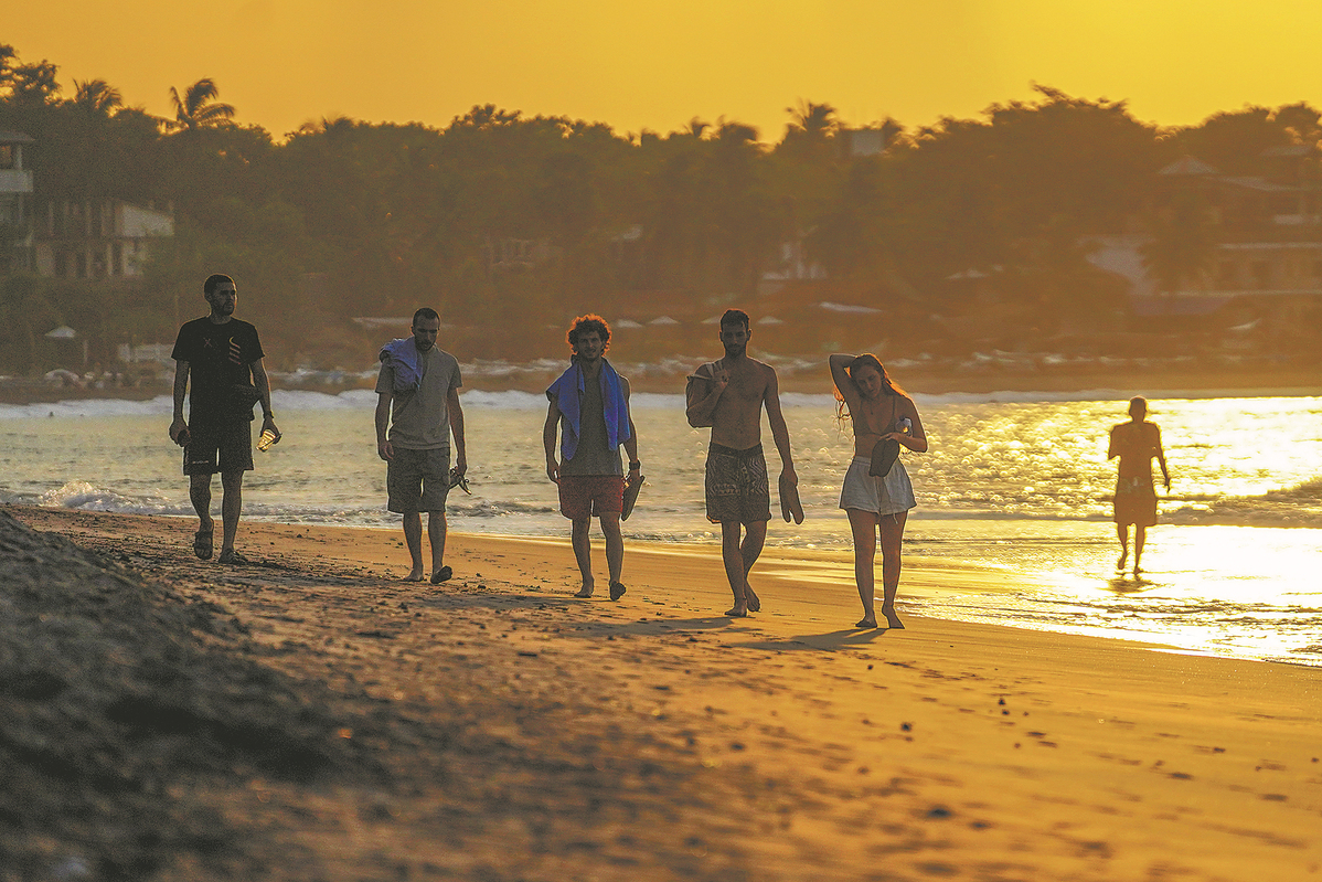 Sri Lanka waives visa fee to woo tourists