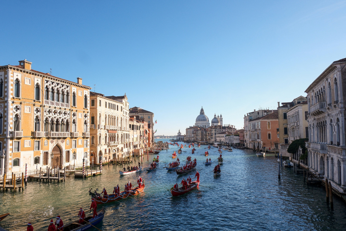 Venice authorities introduce new tourism rules