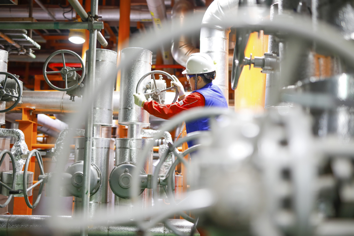 Domestic oil, gas production hits record in 2023