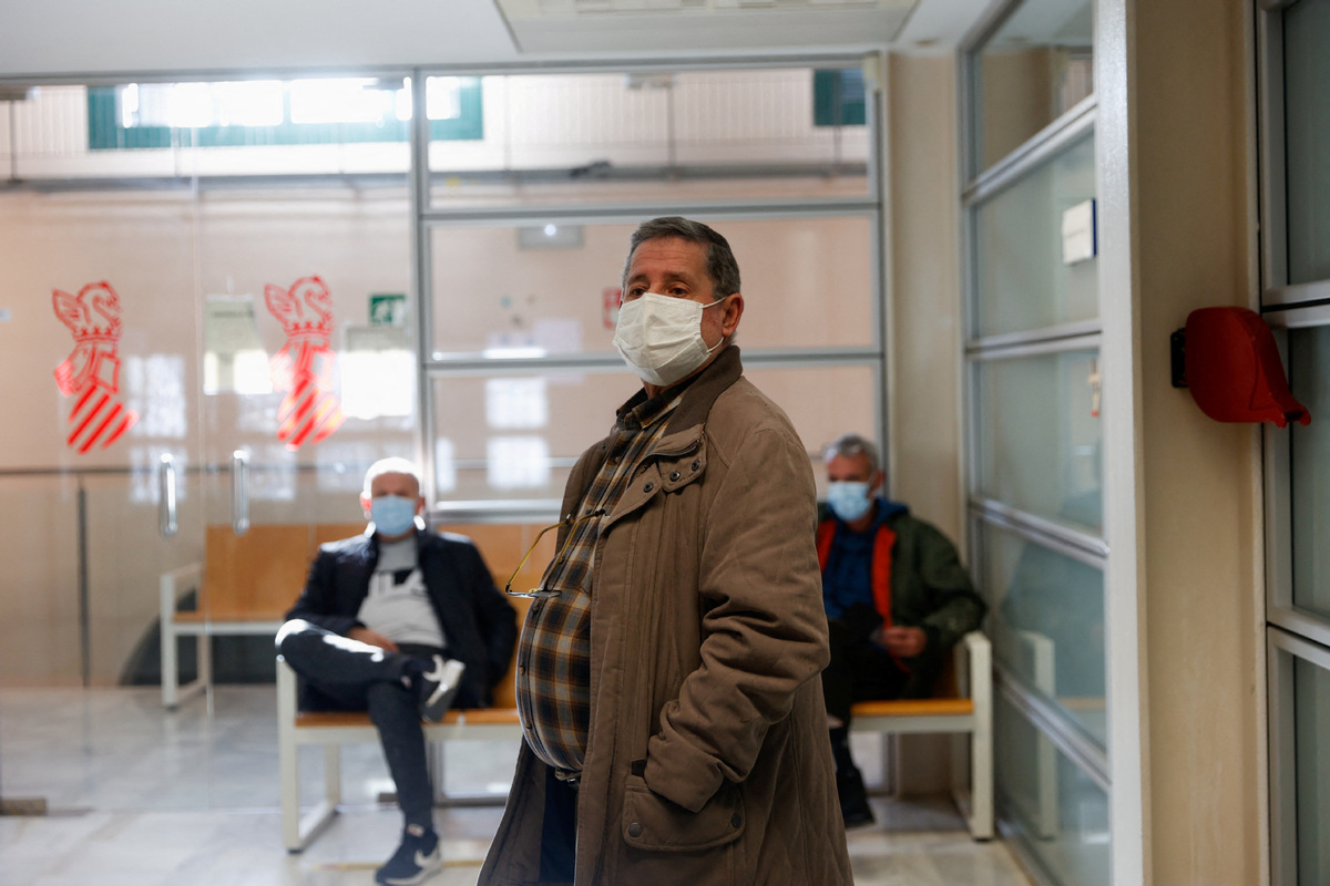 Masks may return as virus fears spread