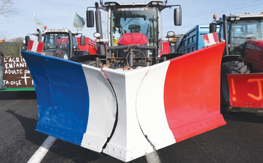 Protesting French farmers begin their ‘siege’ of Paris