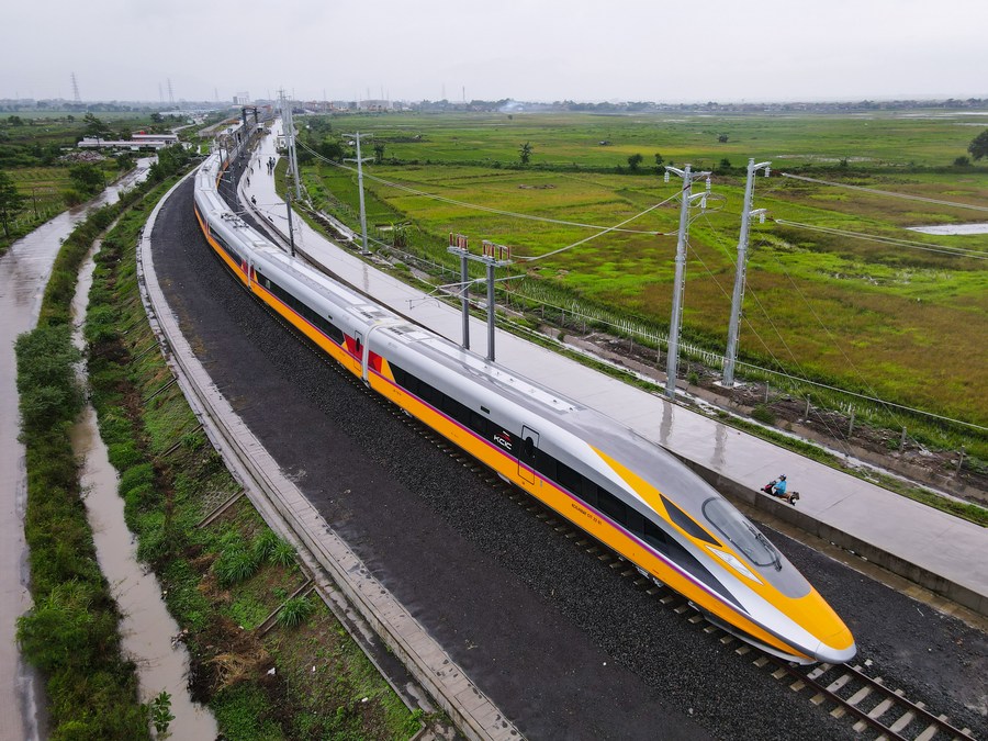Putin gives green light to Moscow-St. Petersburg high-speed railway