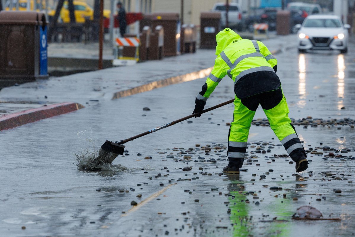 Powerful storm soaks US California as nearly entire population under flood alerts