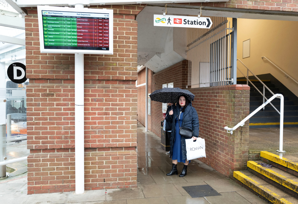 London shuts down family visa program for Kyiv refugees