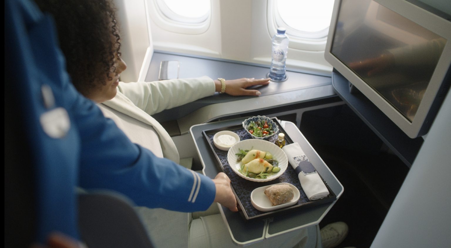 KLM turns to AI to cut food waste by 63 percent