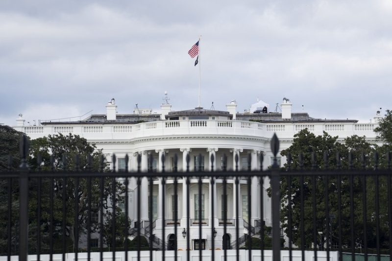 White House staff told not to place bets on prediction markets