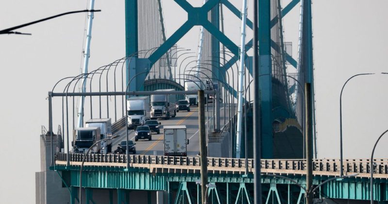 Trump threatens to block opening of US-Canada bridge