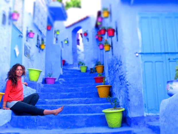 woman-alone-morocco-01