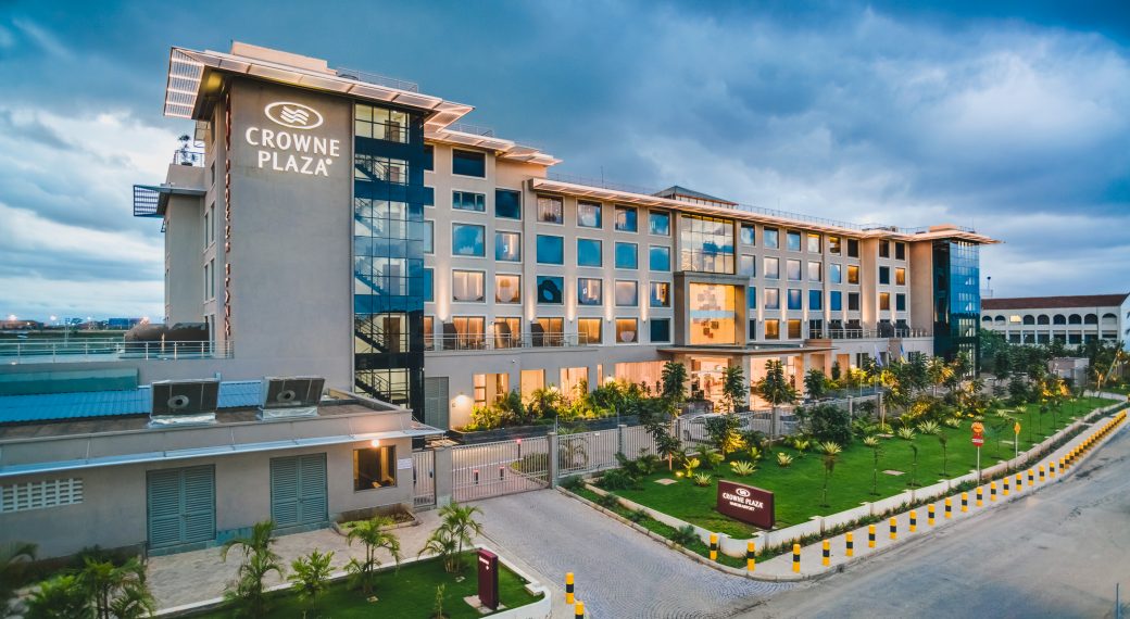 No need to rush to the airport. Crowne Plaza Nairobi airport is accommodating your peace of mind