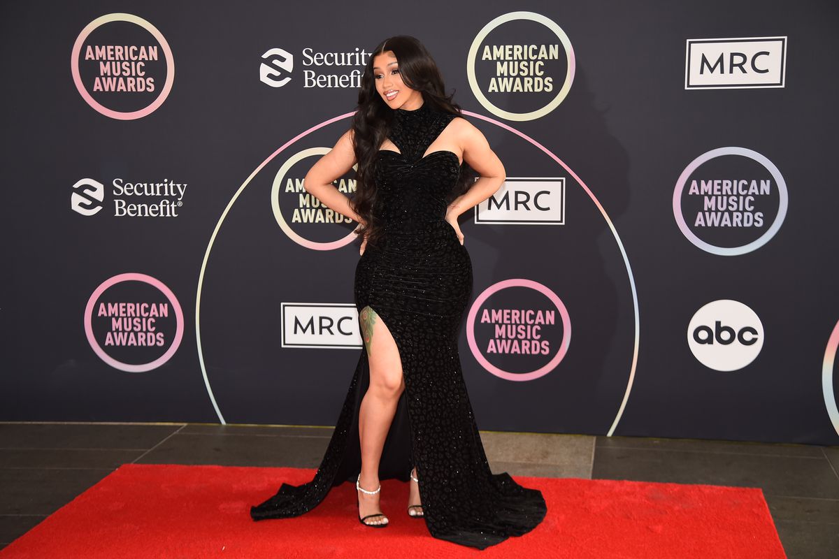 Best-dressed women at the AMA 2021: Red carpet fashion