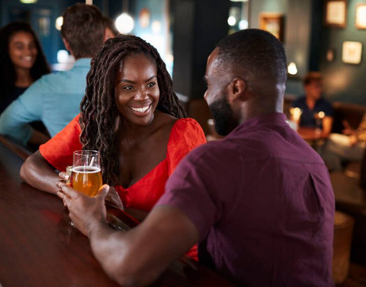 15 Signs She’s the Woman You Should Love & Be With