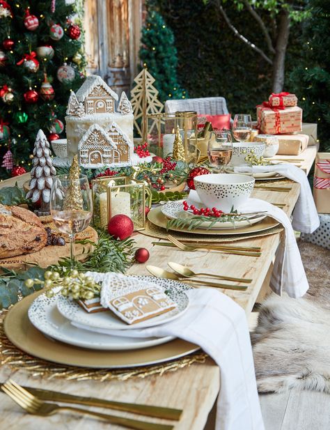 Looking For Ways to Dress Up Your Table For The Holidays? Check Out These Beautiful Tablescapes