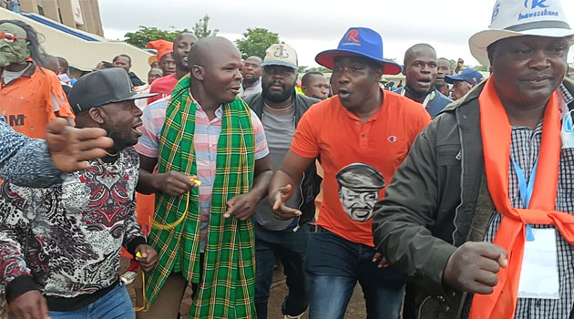 Thousands throng Kasarani for Raila’s Azimio la Umoja Convention