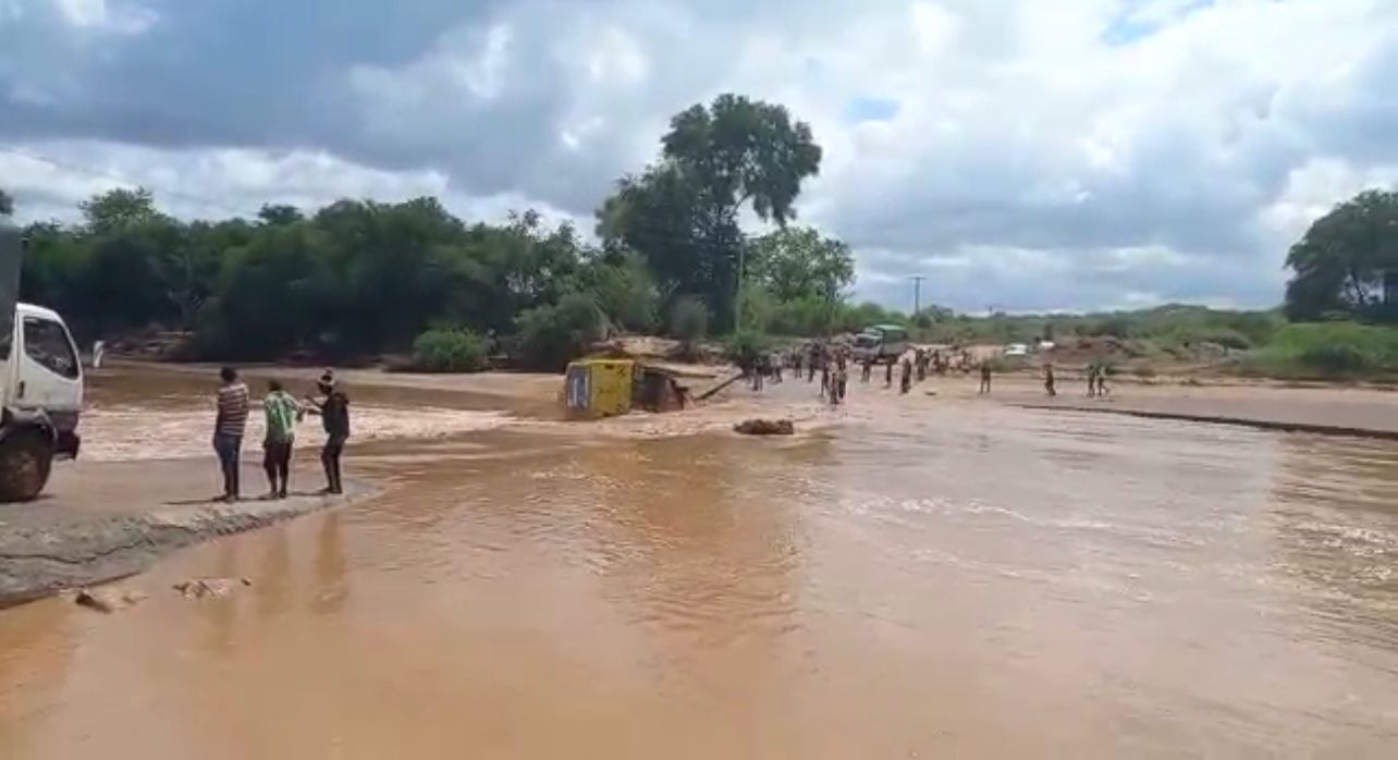 Avoid swollen rivers, President Kenyatta warns after 23 killed in River Enziu bus tragedy