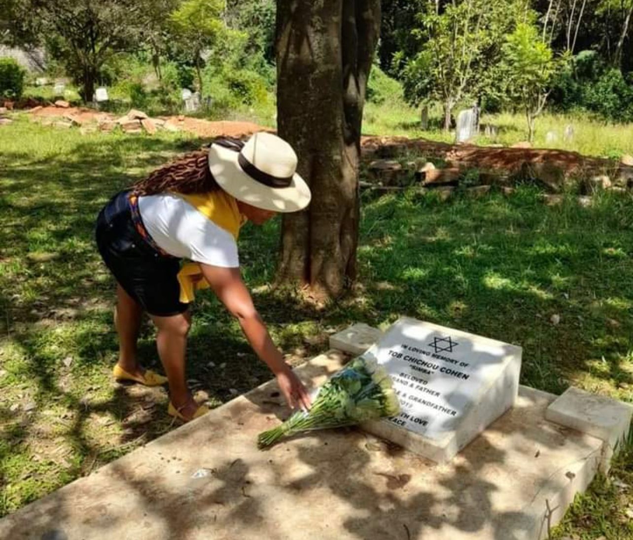 PICTURES: Sarah lays pre-valentines flowers on husband Cohen’s grave