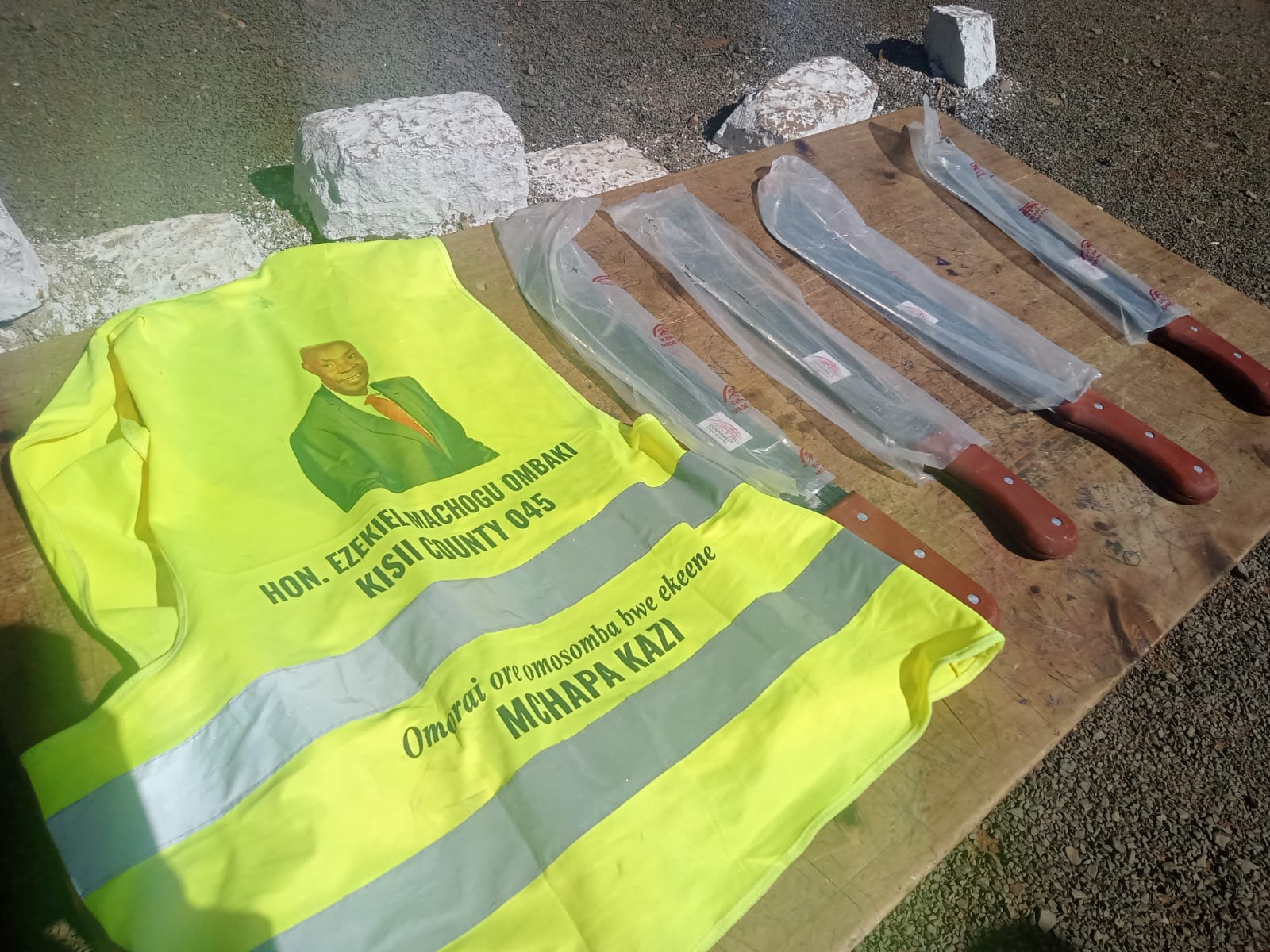Kisii Police recover pangas, reflector jacket hidden near IEBC offices