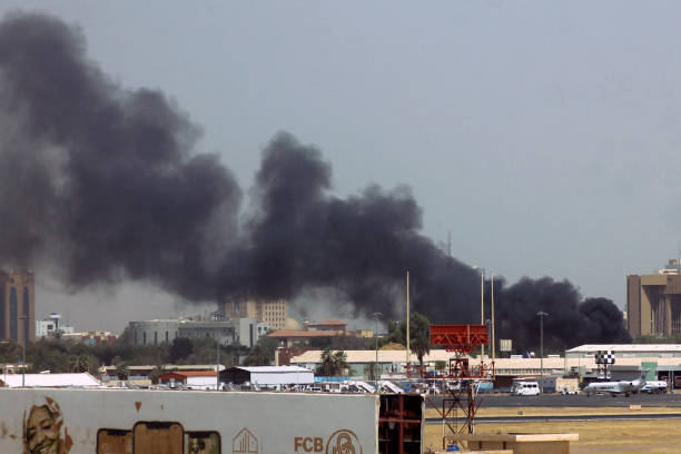 Sudanese army intensifies airstrikes, artillery bombardments on paramilitary positions in Khartoum