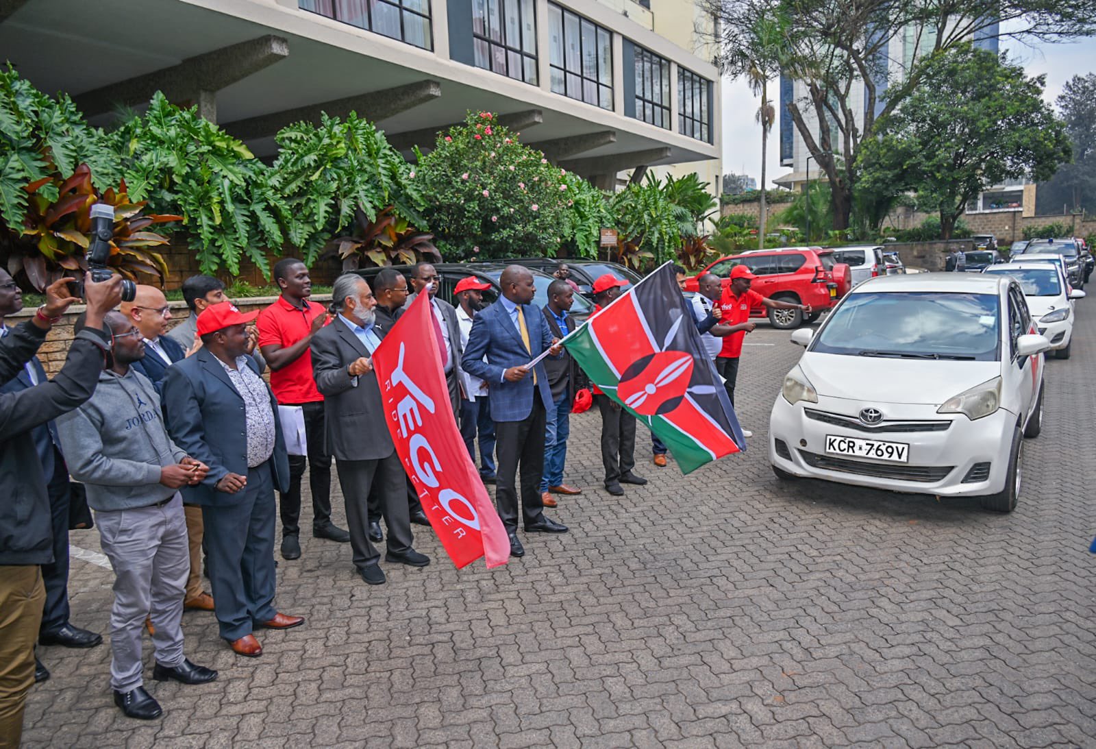 Govt pledges support for growth of online taxis