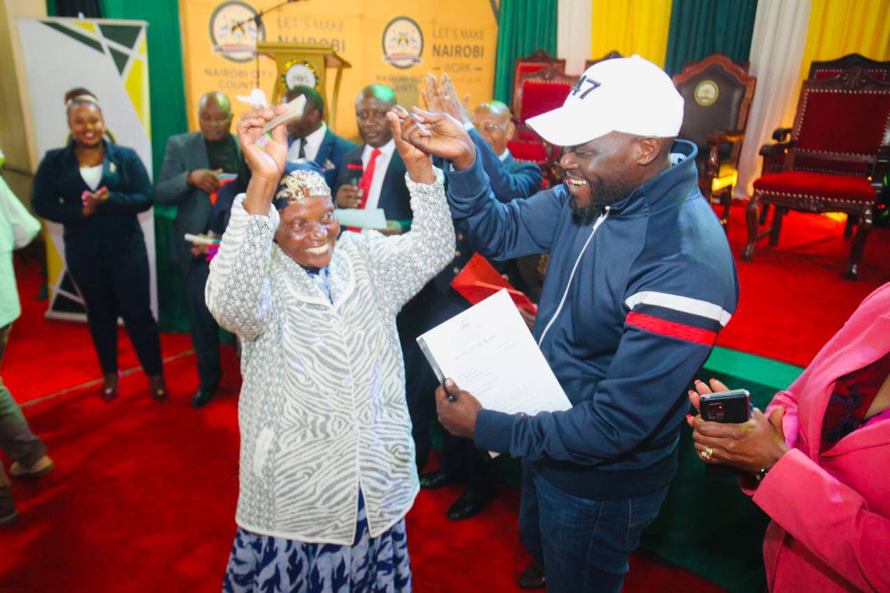 Sakaja issues 2,000 title deeds to individuals, 100 public facilities