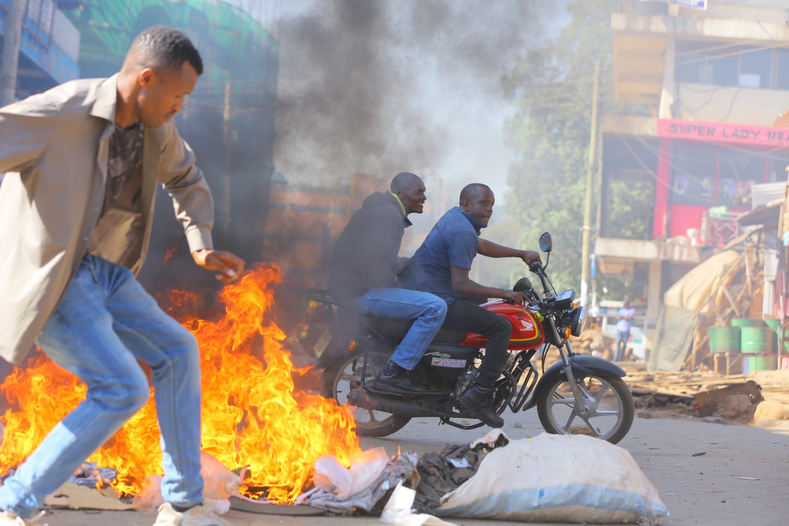 One person hospitalized with arrow wounds as goons attack protesters in Kisii