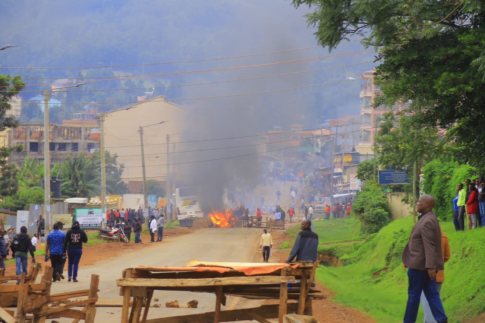 Protesters block roads in Kisii as police overwhelmed
