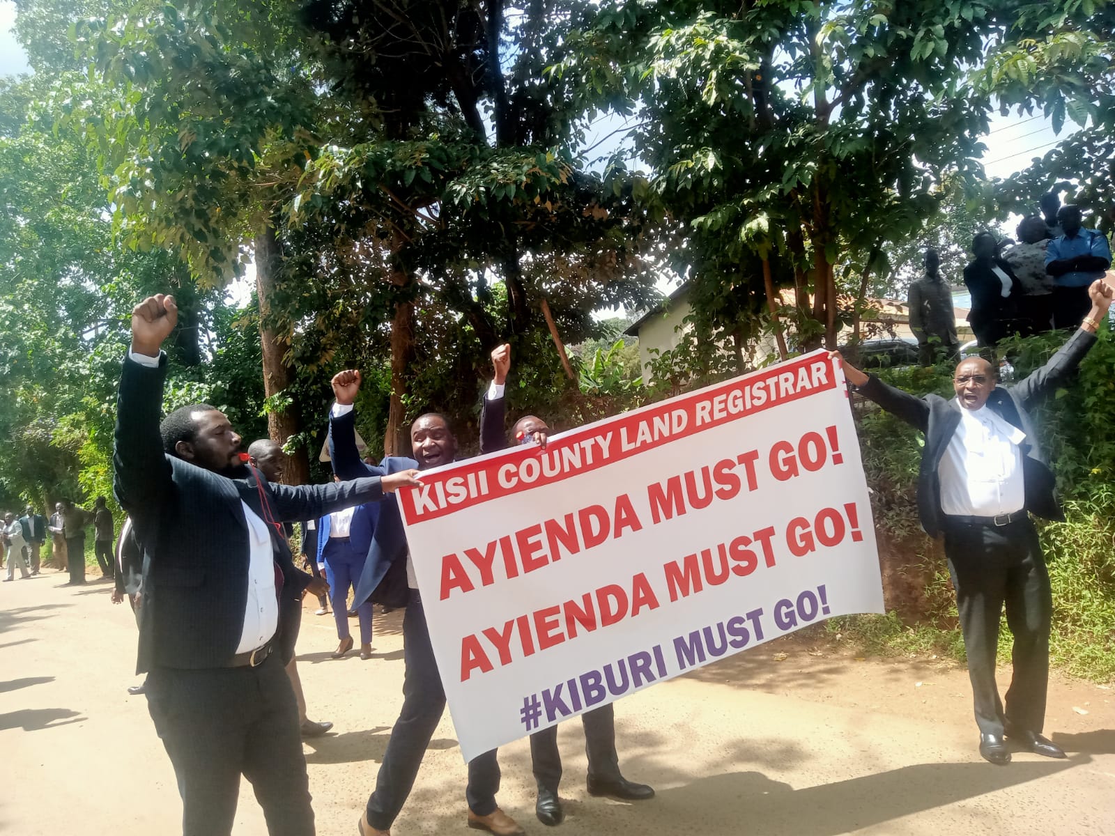Lawyers in Kisii teargassed while protesting removal of lands registrar